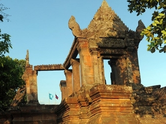 Артиллеристы подбили храм XI века на границе Камбоджи с Таиландом