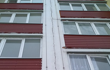 Строительный треск: у многоэтажки под Минском размывается фундамент