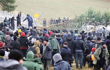 Спецслужбы Польши: Белорусские силовики расширяют «городок» мигрантов у КПП «Брузги»