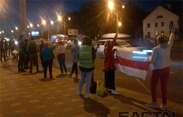 Минчане встали в цепочку солидарности на улице Аэродромной