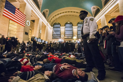 В Нью-Йорке начались протесты после оправдания полицейского
