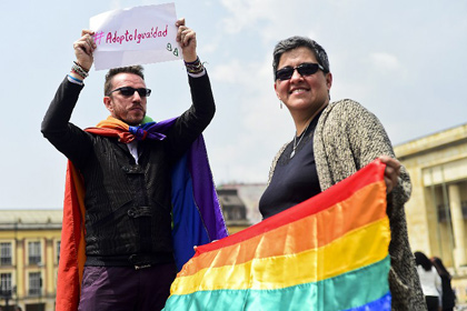 Колумбийским гомосексуалистам запретили усыновлять чужих детей