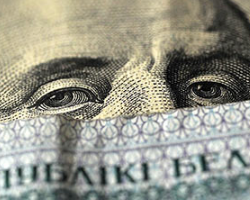 Доллар «остановился», евро и рубль растут