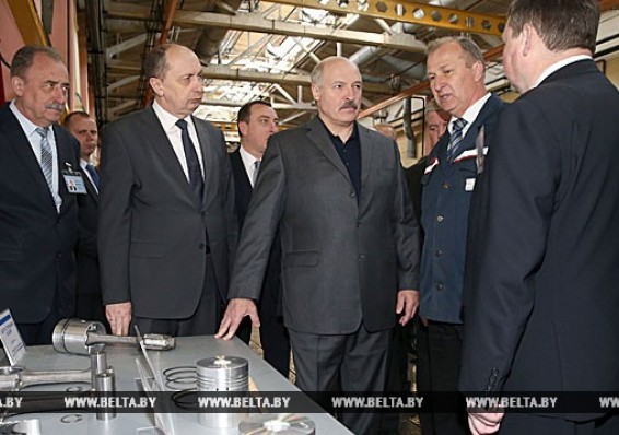 Лукашенко: В ближайшие год-два Беларусь будет иметь полный комплект своего производства автомобилей