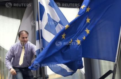 Еврогруппа продлила кредитную помощь Греции на четыре месяца
