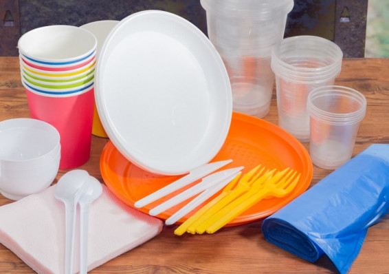 С 2021 года в белорусских общепитах запретят пластиковую посуду