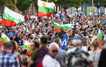 Столица Болгарии снова вышла на массовые протесты