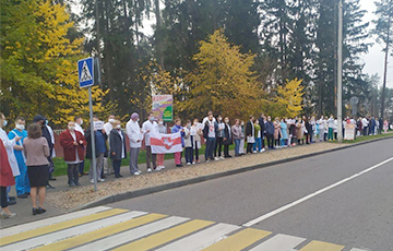 В Боровлянах выстроилась цепь солидарности в поддержку бастующих