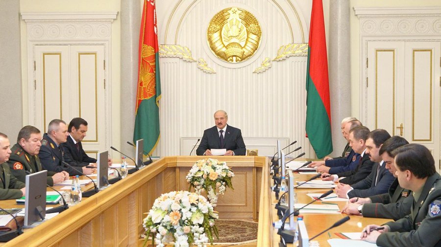Лукашенко презентовал «революционный» декрет: в случае чего его заменит не премьер, а Совбез