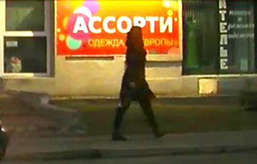 Видеофакт: По Бресту гуляла женщина с автоматом