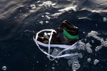 Судно с двумя сотнями нелегалов затонуло у берегов Ливии