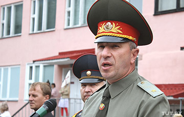 Командующий внутренними войсками Беларуси признался, что не мог подтянуться на перекладине