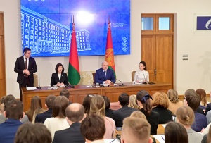 Лукашенко пообещал разобраться с жалобами пострадавших от действий силовиков к лету