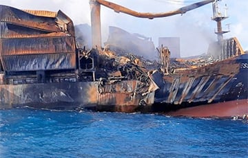 У берегов Шри-Ланки затонуло судно с химикатами