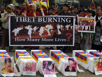 Китай объявил награду за сведения о собирающихся себя сжечь тибетцах