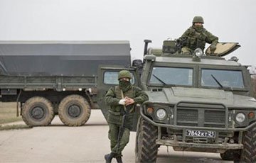 Россия стягивает танки на административную границу Крыма с Украиной