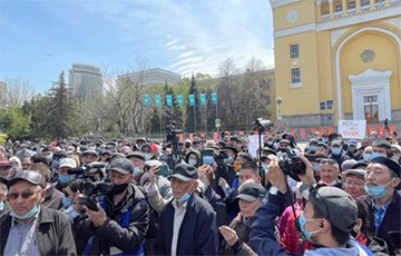 В Алматы прошел массовый митинг против сдачи земель в аренду китайцам