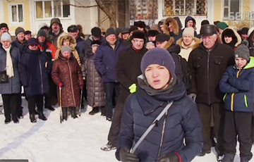 Протест в Минске: Лягу под технику и не пущу ее сюда!