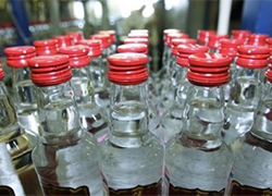 В Гомеле рабочий пытался украсть 80 бутылок водки