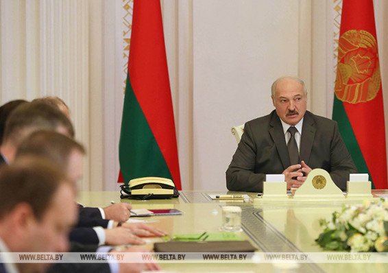 Лукашенко велел КГБ разобраться с ресурсами, распространяют фейки о смертях от коронавируса