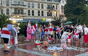 Беларусы Батуми вышли на акцию солидарности