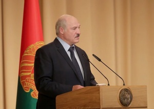 Лукашенко обещает изменить Конституцию и поднять зарплаты в 2 раза