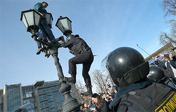 Сын Дерипаски участвовал в митинге Навального
