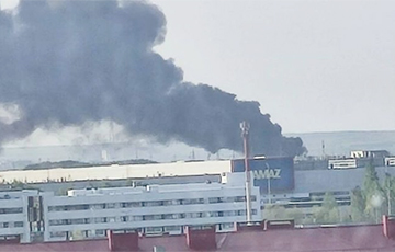 В Московии вспыхнул мощный пожар возле завода «КамАЗ»