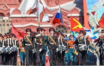 Путин перенес проведение парада Победы