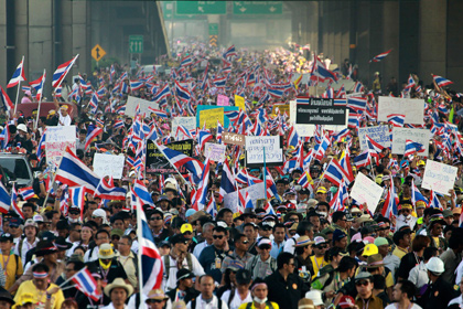 На улицы Бангкока вышли 100 тысяч демонстрантов