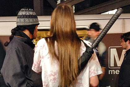Лондонская полиция обыскала вагон метро из-за принятого за меч самурая зонтика