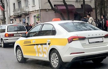 «Сейчас нет никаких тысяч долларов»: исповедь белорусского таксиста
