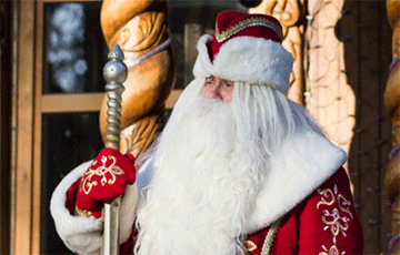 В Шарковщине бело-красную шубу Деда Мороза поменяли на синюю