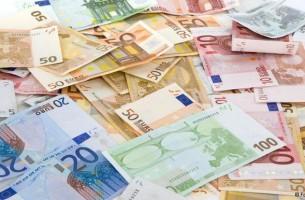 Евро стал дороже еще на 40 рублей