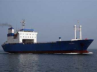 Сомалийские пираты захватили шедшее под охраной судно