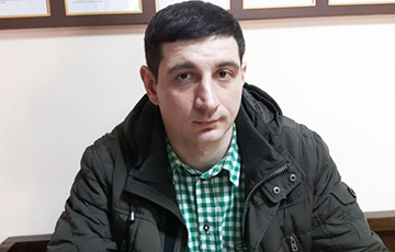 Милиционеры пришли с обыском к гродненскому активисту Анатолию Мышкевичу