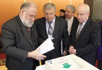 Избирательные комиссии в Беларуси работают старательнее российских коллег - наблюдатель из России