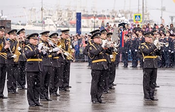 На параде в Москве военачальники отказались отдавать честь Путину