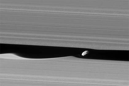 НАСА представило качественные снимки колец Сатурна