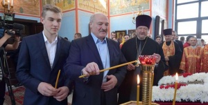 Лукашенко запретил вводить ограничения на Пасху