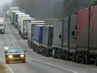 Очереди грузовых автомобилей образовались в пунктах пропуска на границах с Литвой и Латвией
