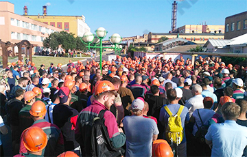 Забастовка на «Беларуськалии»: Как шахтеры выходили в центр Солигорска