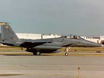 На перехват самолета в районе Питтсбурга вылетали два F-15