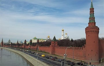Мнение: Кремль держит топор за спиной Лукашенко