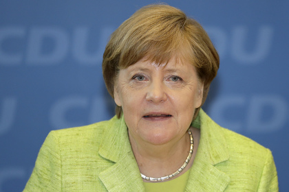 Меркель поддержала министра обороны после скандалов с неонацистами в бундесвере