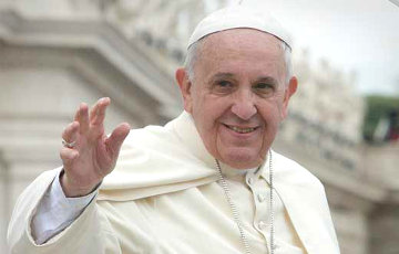 Священный огонь Папе Франциску вручил уроженец Беларуси