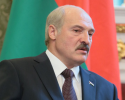 Лукашенко: мы не бросили наше государство в омут кризиса