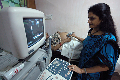 В Индии предложили обязать матерей определять пол будущего ребенка