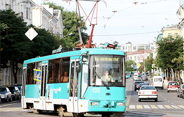 Лидские строители остановили движение трамваев в Минске