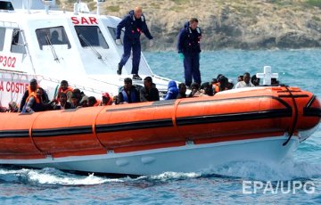 Итальянская береговая охрана спасла более 700 беженцев